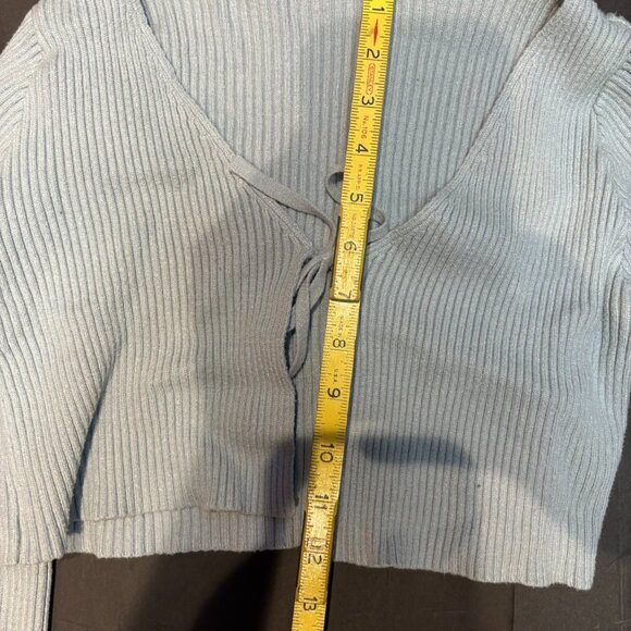 White V-Neck Knit Cropped Sweater – Tie-Front Style, Women’s- Size M - Picture 6 of 6